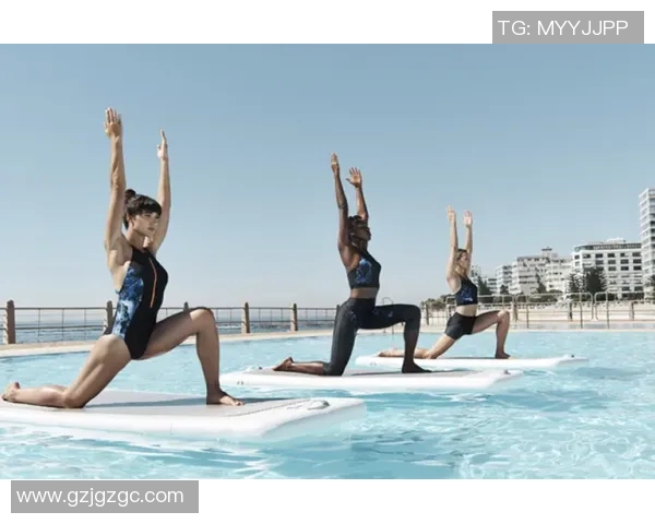 足球明星华丽入场时装秀展现运动与时尚的完美结合